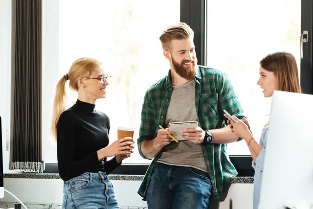 Sesión de consultoría con un equipo de trabajo