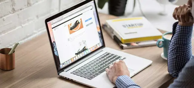 Diseño de una página de ventas en una laptop